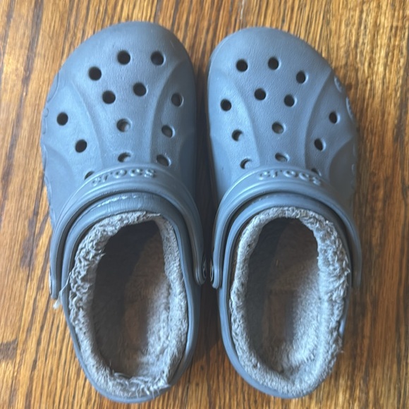 Crocs- Fur lined little kids - Picture 3 of 4